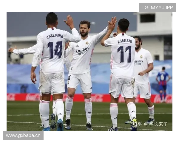 皇马防线频频崩盘问题显现，目前阶段战术漏洞与人员失控对球队表现造成影响